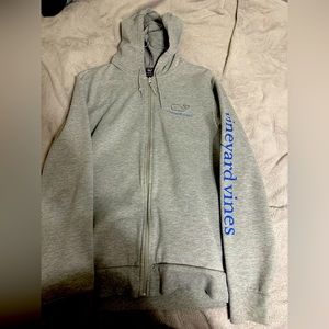 Size medium vineyard vines sweatshirt